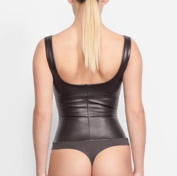 Skims Scoopneck Bodysuit in Faux Leather - Cocoa - Picture 10 of 10
